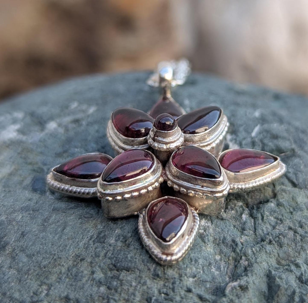 Silver Faceted garnet stone Pendant.(T1103-005)