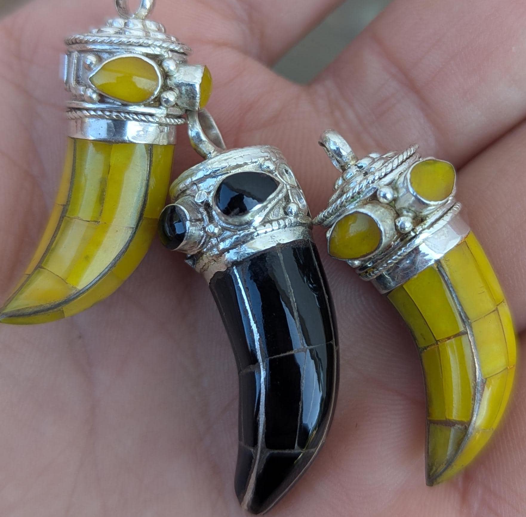 Horn Shaped Pendants(T1102-010)