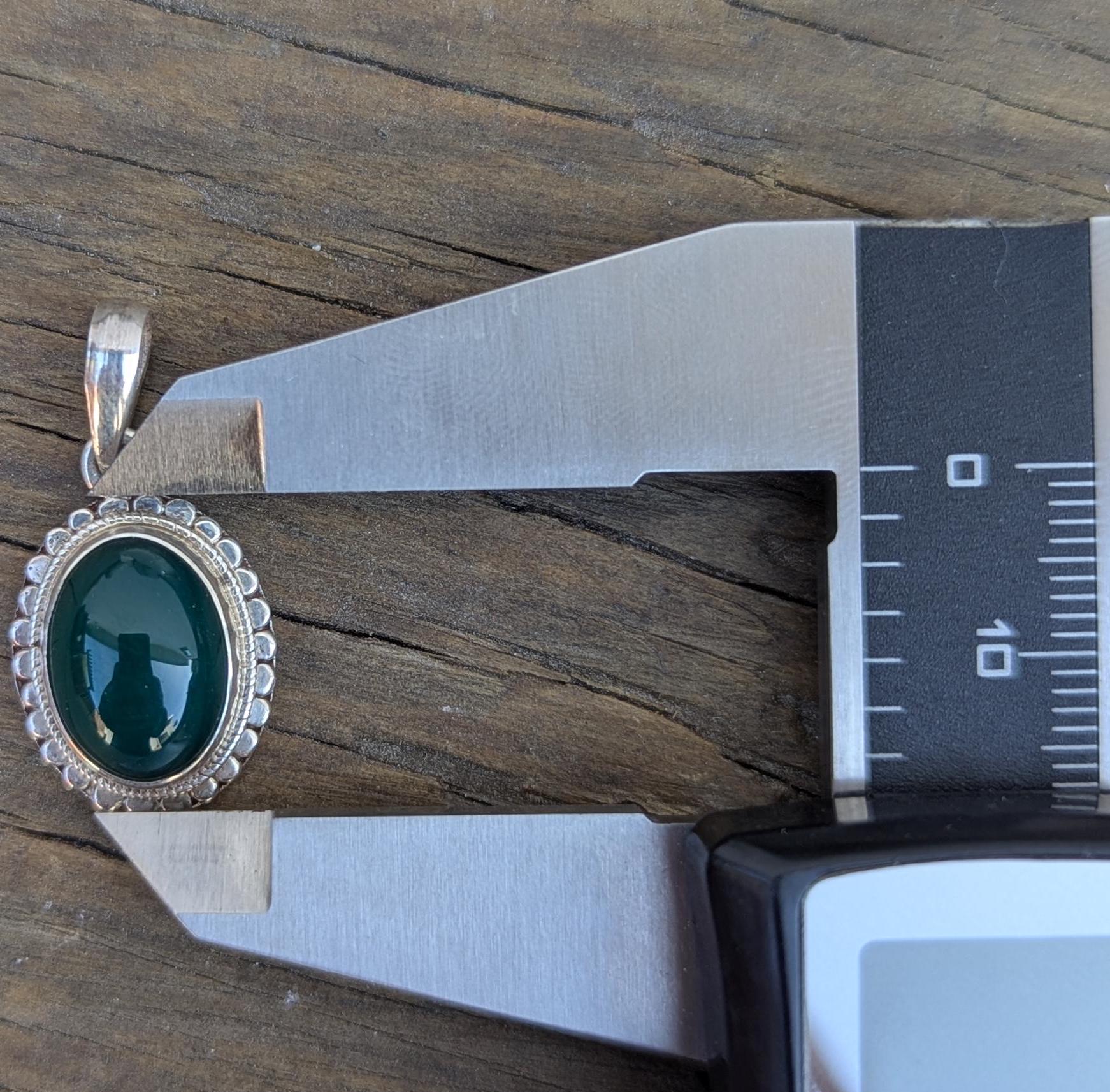 Green Aqeeq Oval Shape Silver Gemstone Pendant Gift Pendant.(T1102-011)