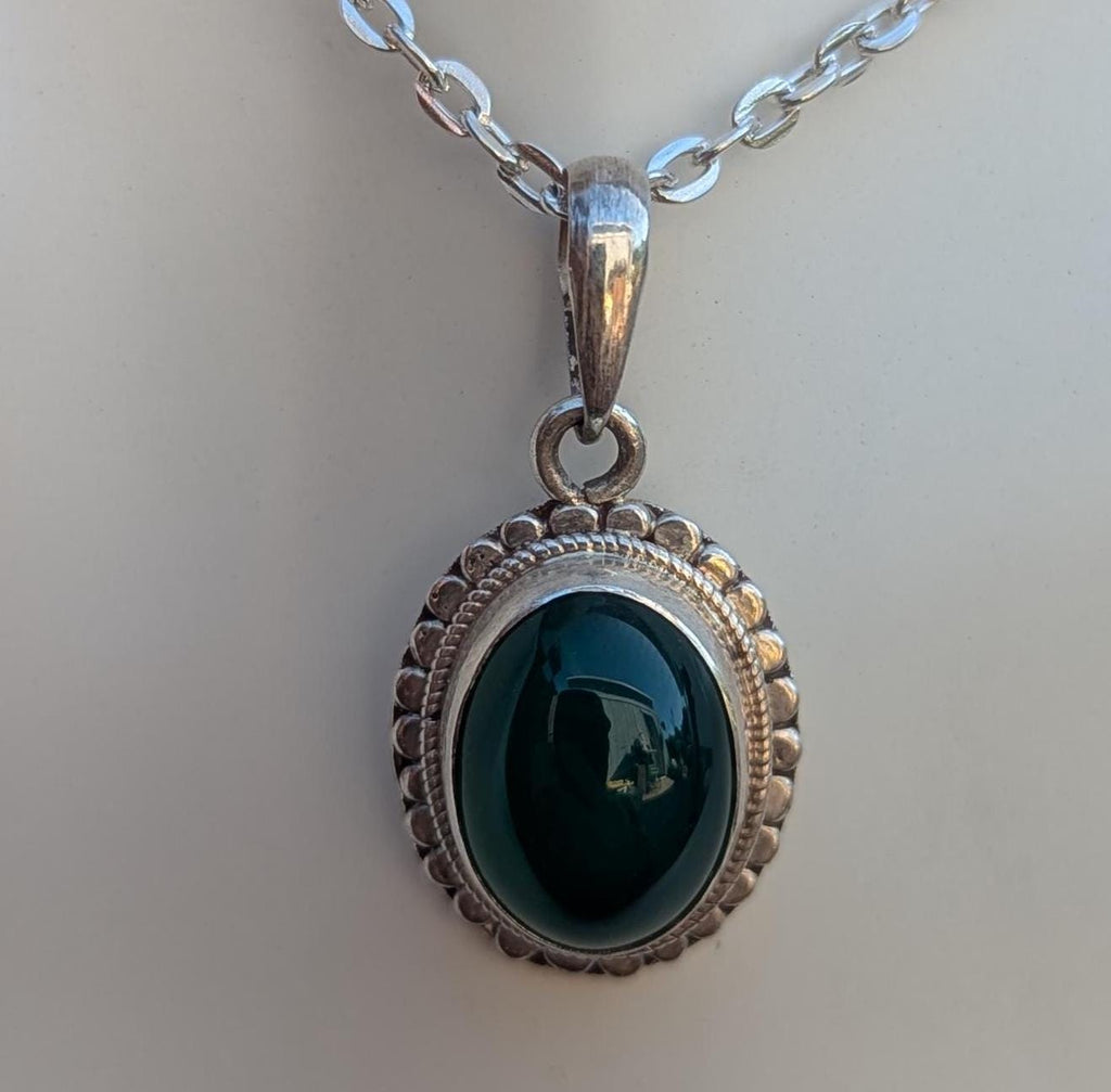 Green Aqeeq Oval Shape Silver Gemstone Pendant Gift Pendant.(T1102-011)