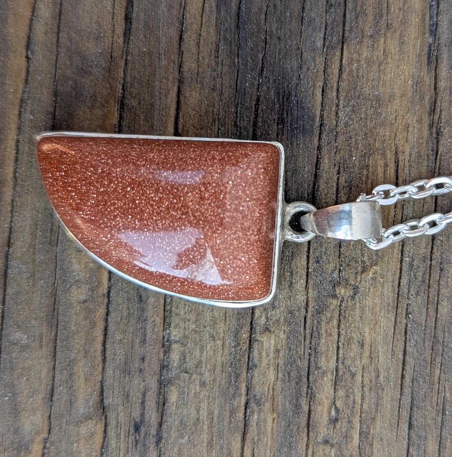 P3/14 - Natural Sunstone Pendant: 925 Sterling Silver (T12-014)