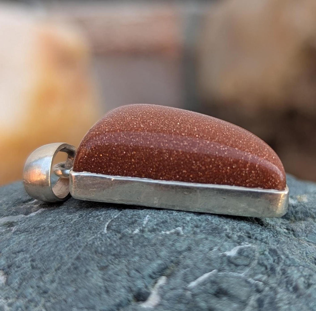 P3/14 - Natural Sunstone Pendant: 925 Sterling Silver (T12-014)