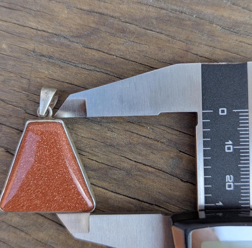 P3/13 - Natural Sunstone Pendant: 925 Sterling Silver (T12-013)