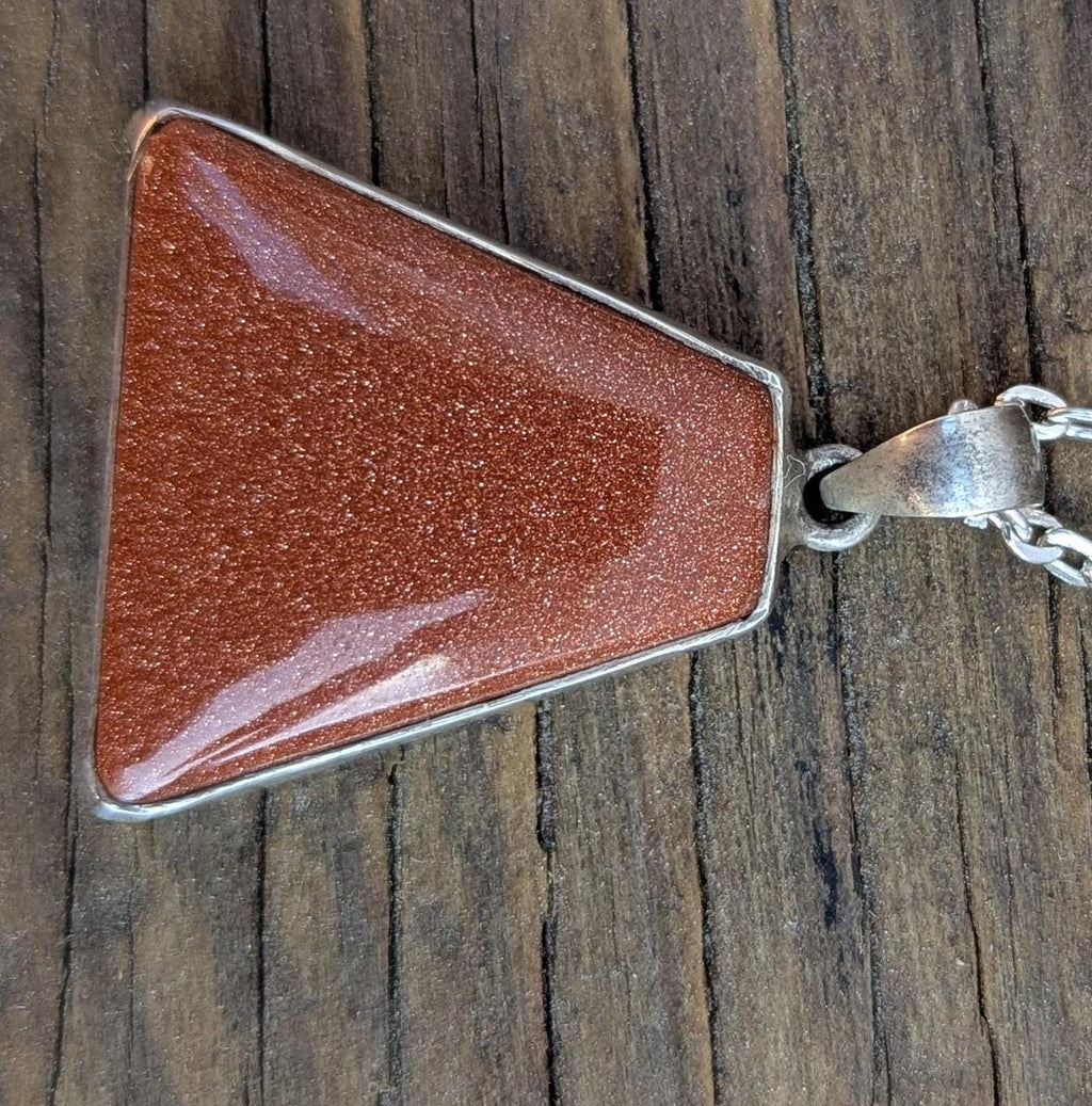 P3/13 - Natural Sunstone Pendant: 925 Sterling Silver (T12-013)
