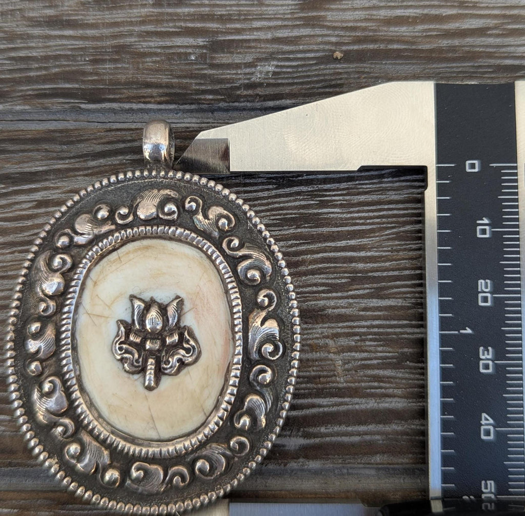 Tibetan Silver Shell Lotus Flower Pendant.(T1103-002)