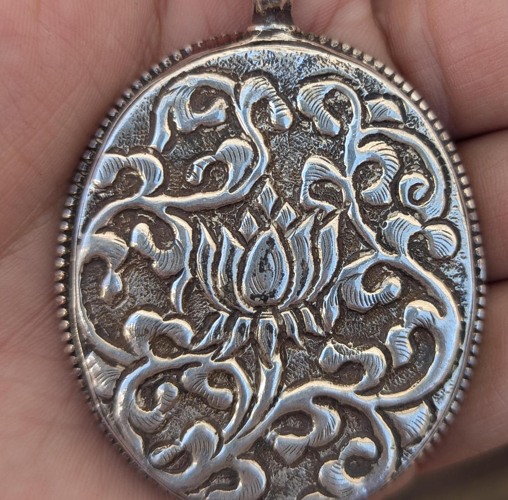 Tibetan Silver Shell Lotus Flower Pendant.(T1103-002)