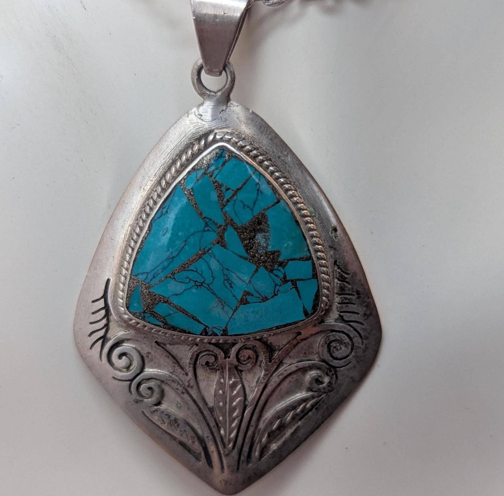 Vintage Tibetan ethnic White Brass pendant with Large Turquoise Stone (p6-017)