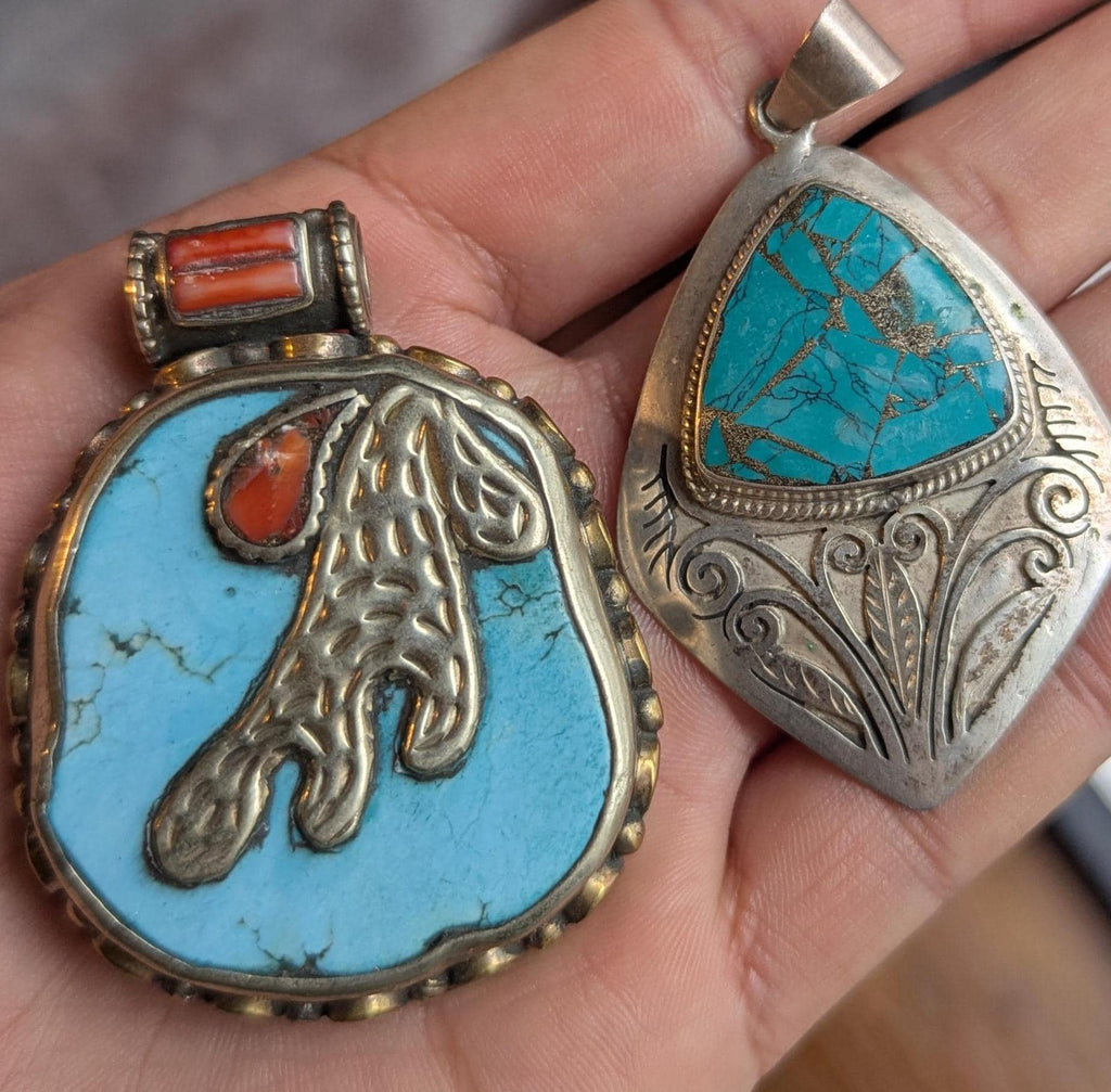 Vintage Tibetan ethnic White Brass pendant with Large Turquoise Stone (p6-017)