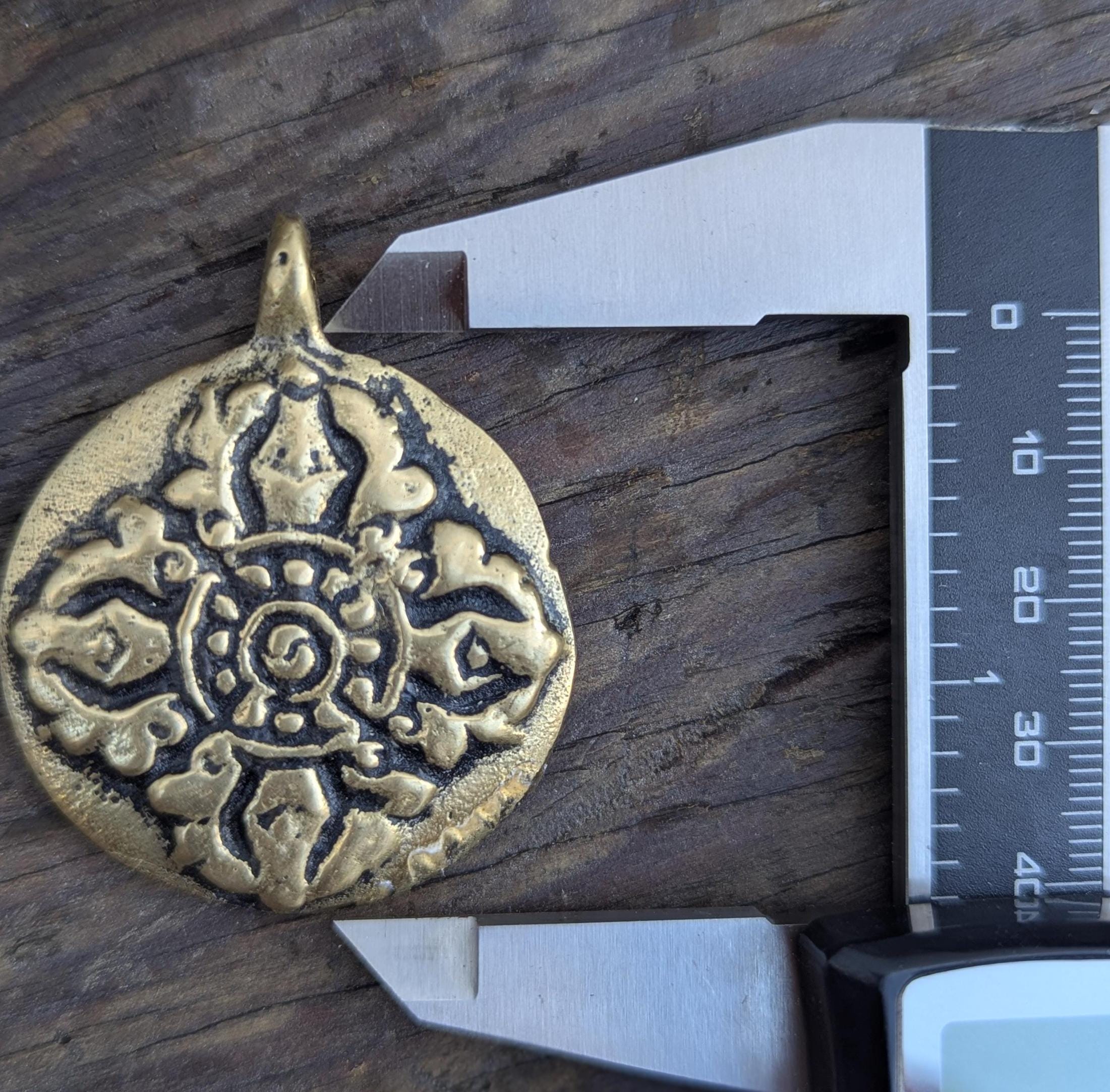 Handmade Tibetan Dorjee Medallion double-sided pendant (p6-021)