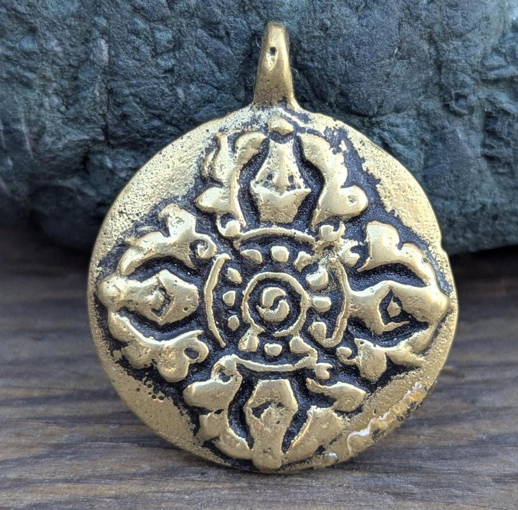 Handmade Tibetan Dorjee Medallion double-sided pendant (p6-021)