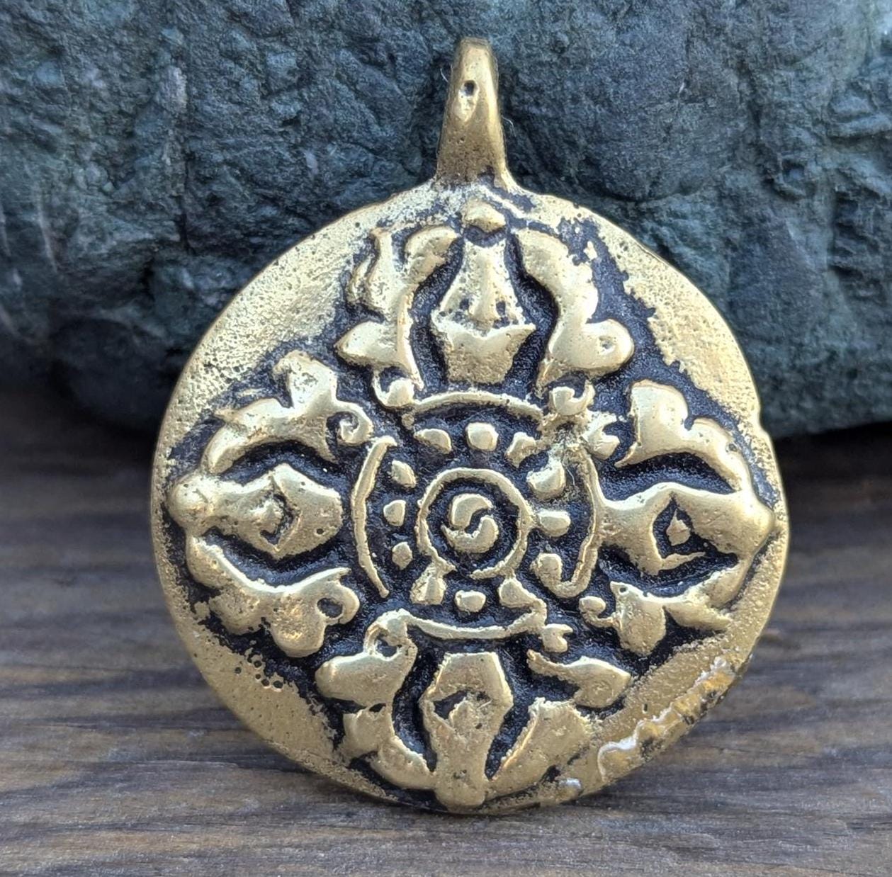 Handmade Tibetan Dorjee Medallion double-sided pendant (p6-021)