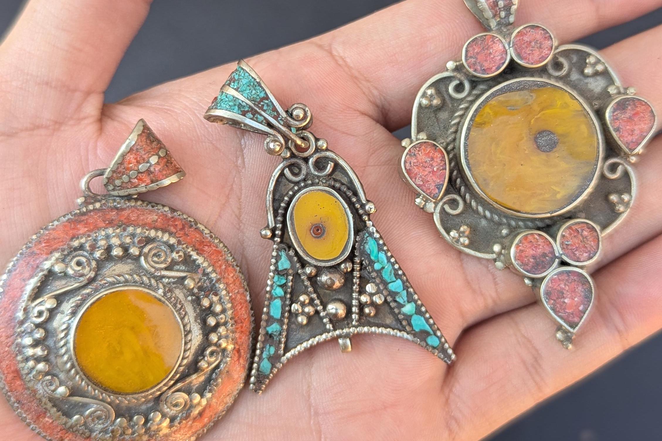 Handmade Vintage Tibetan Amber Amulet pendant with Turquoise and coral inlay (p6-030)