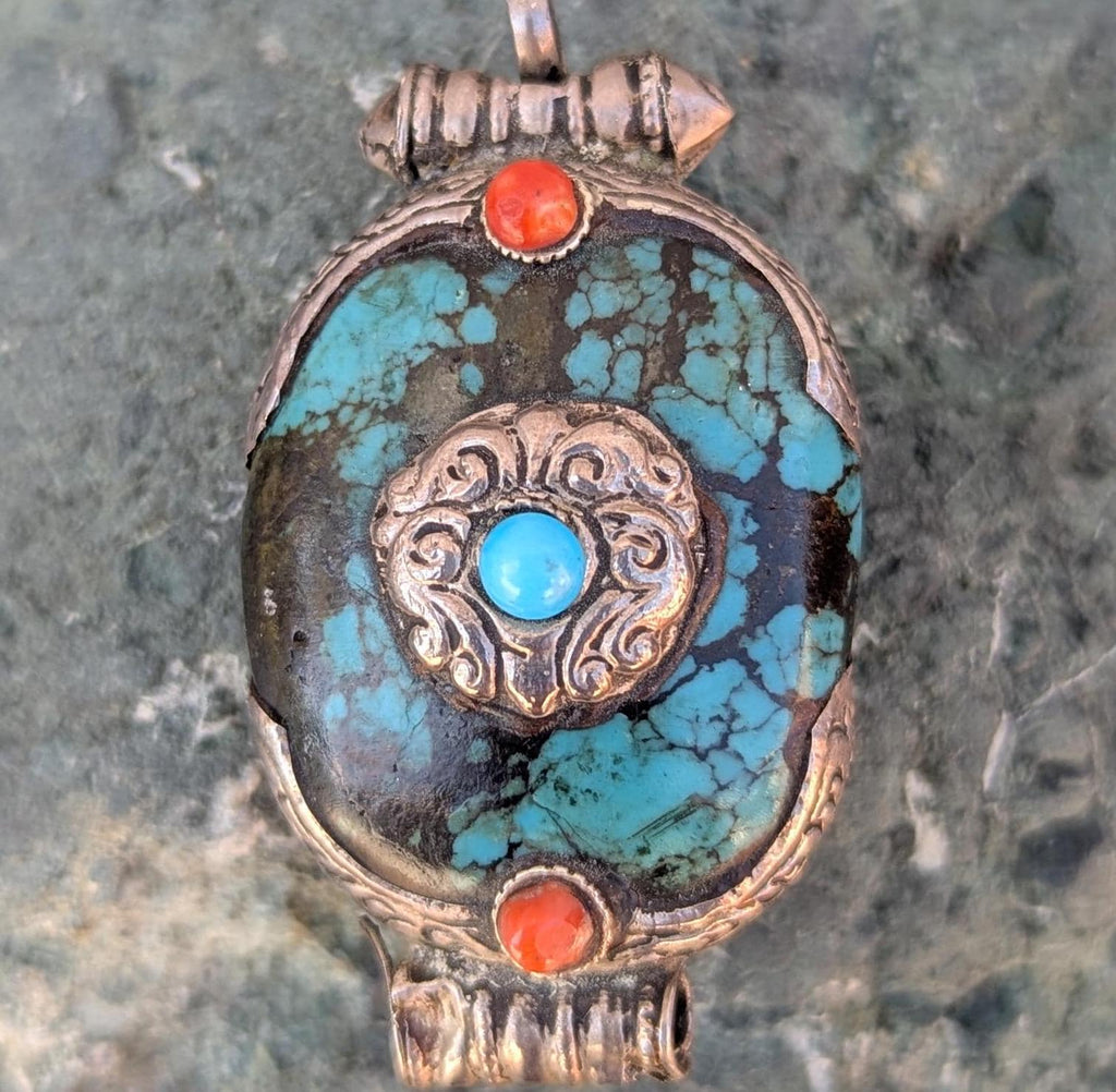 Tibetan Himalayan unique turquoise stone pendant (p6-031)