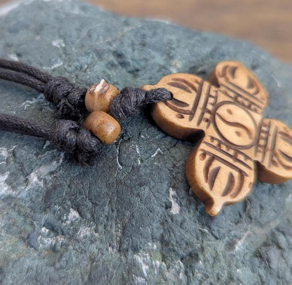 Yak bone hand-carved Dorjee Ying yang pendant (p6-041)