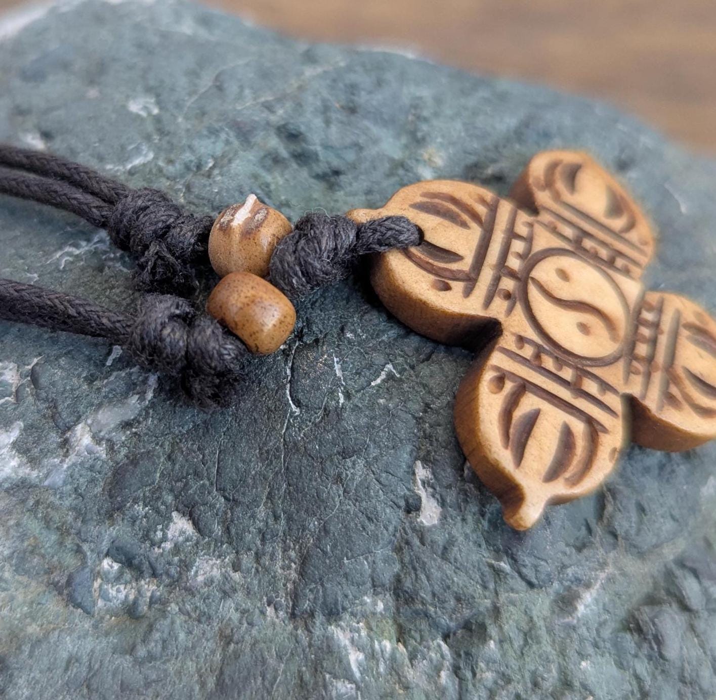 Yak bone hand-carved Dorjee Ying yang pendant (p6-041)