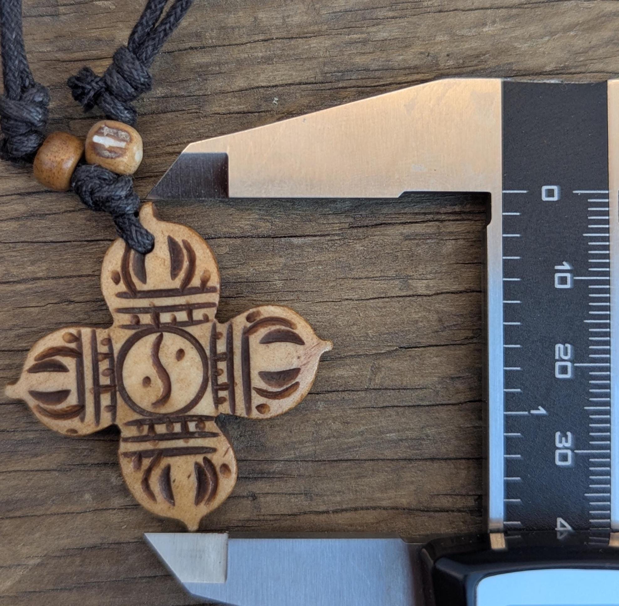 Yak bone hand-carved Dorjee Ying yang pendant (p6-041)