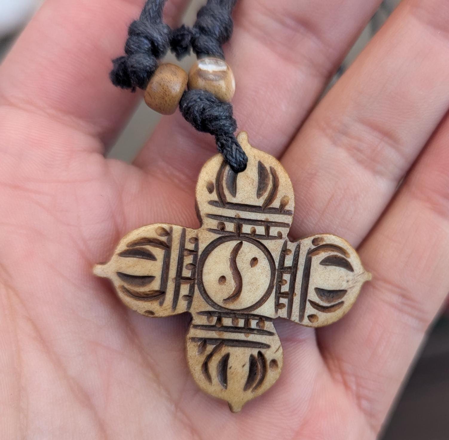 Yak bone hand-carved Dorjee Ying yang pendant (p6-041)