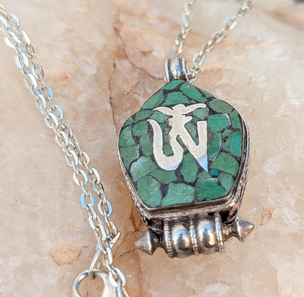 Vintage Green Turquoise silver om mani padme hum medallion pendant collection (p7-007)