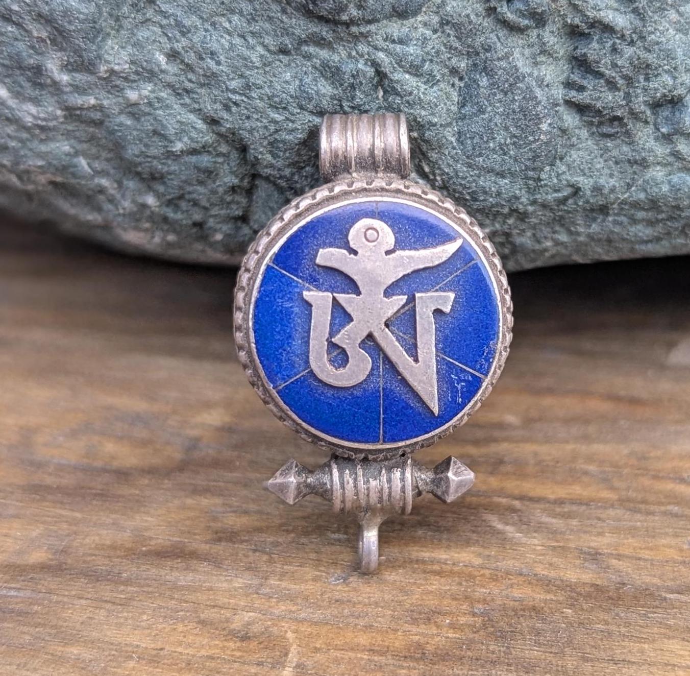 Vintage om Turquoise and Lapis Lazuli white brass medallion pendant (p7-012)