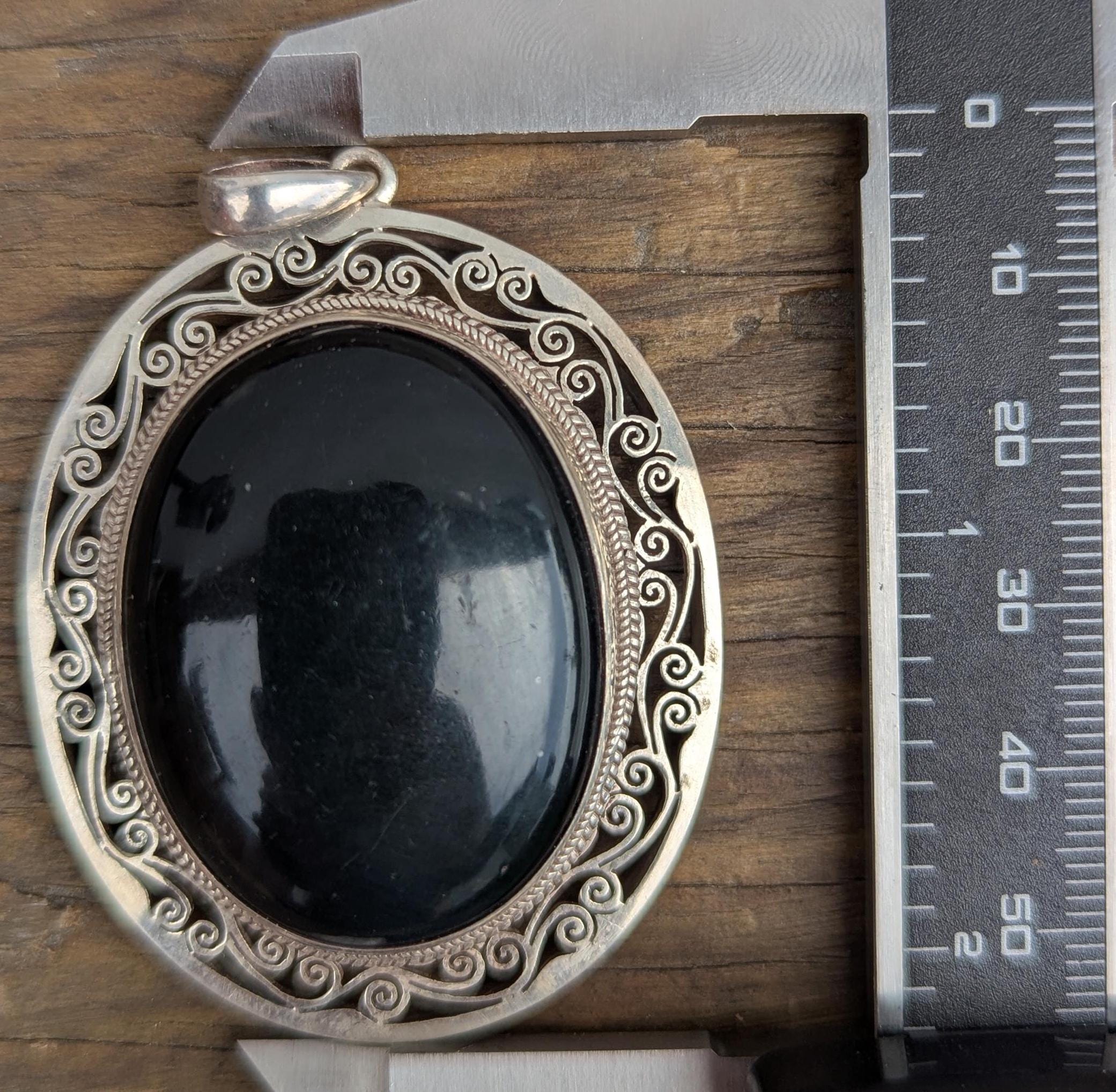Handmade Natural Black Onyx Oval : 925 Sterling Silver Pendant (p7-015)