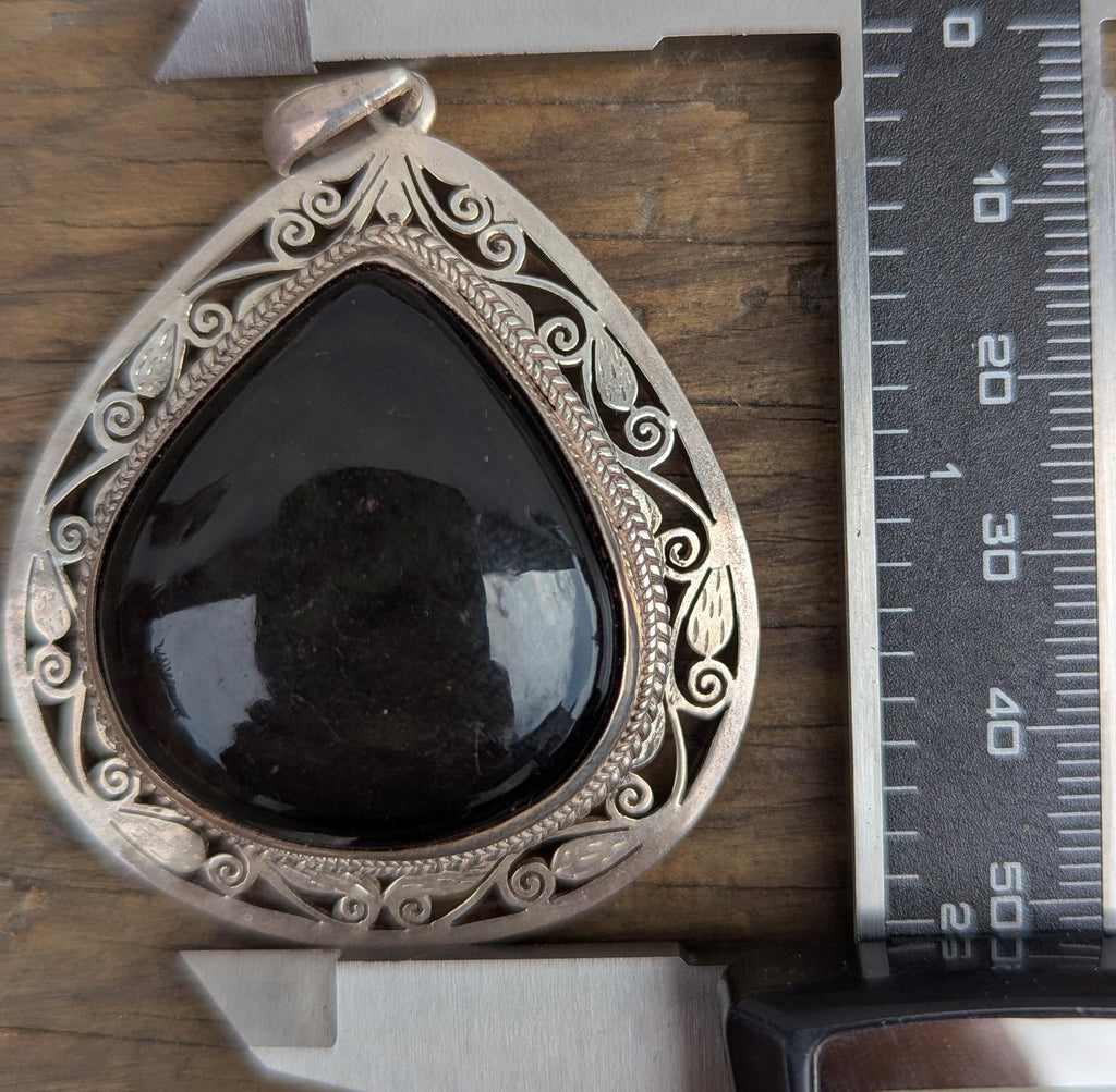 Handmade Natural Black Onyx Oval : 925 Sterling Silver Pendant (p7-015)
