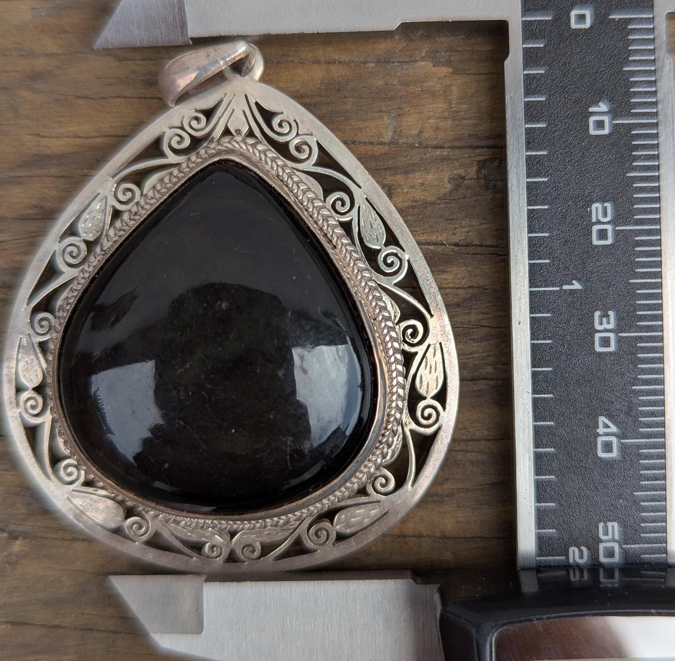 Handmade Natural Black Onyx Oval : 925 Sterling Silver Pendant (p7-015)