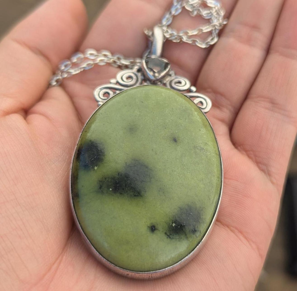 Vintage Serpentine pendant with crystal crown (p7-022)