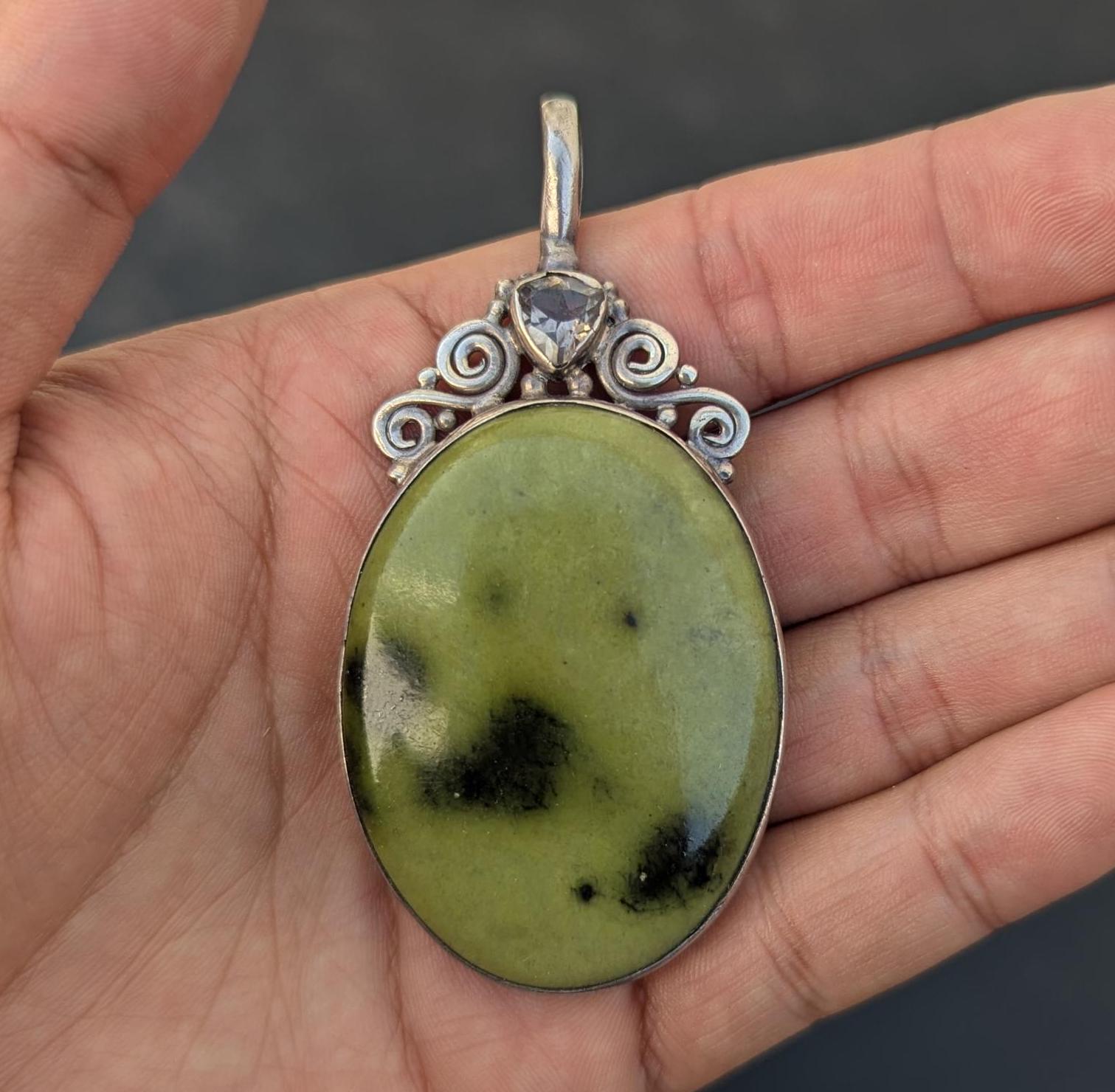 Vintage Serpentine pendant with crystal crown (p7-022)