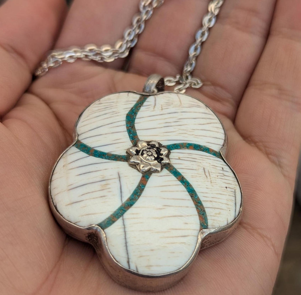 Unique Tibetan sterling silver with conch shell pendant with turquoise engraving (p7-024)