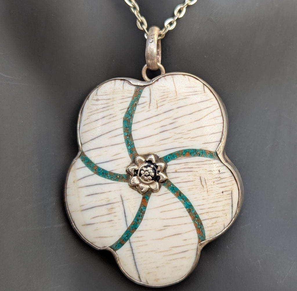 Unique Tibetan sterling silver with conch shell pendant with turquoise engraving (p7-024)