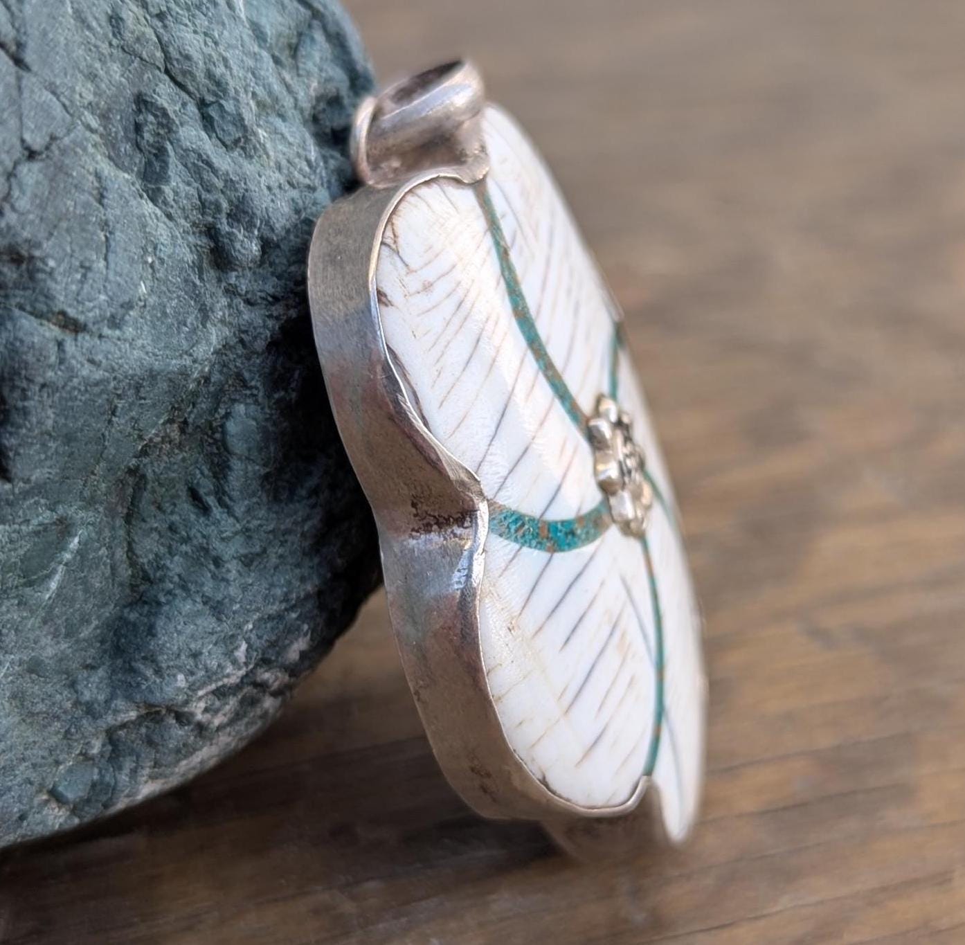 Unique Tibetan sterling silver with conch shell pendant with turquoise engraving (p7-024)