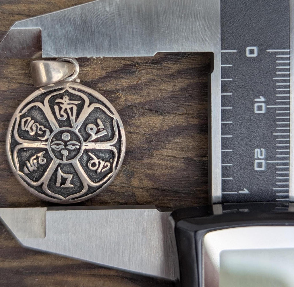 Handmade Tibetan sterling silver Om Mani Padme Hum medallion pendant (p7-038)