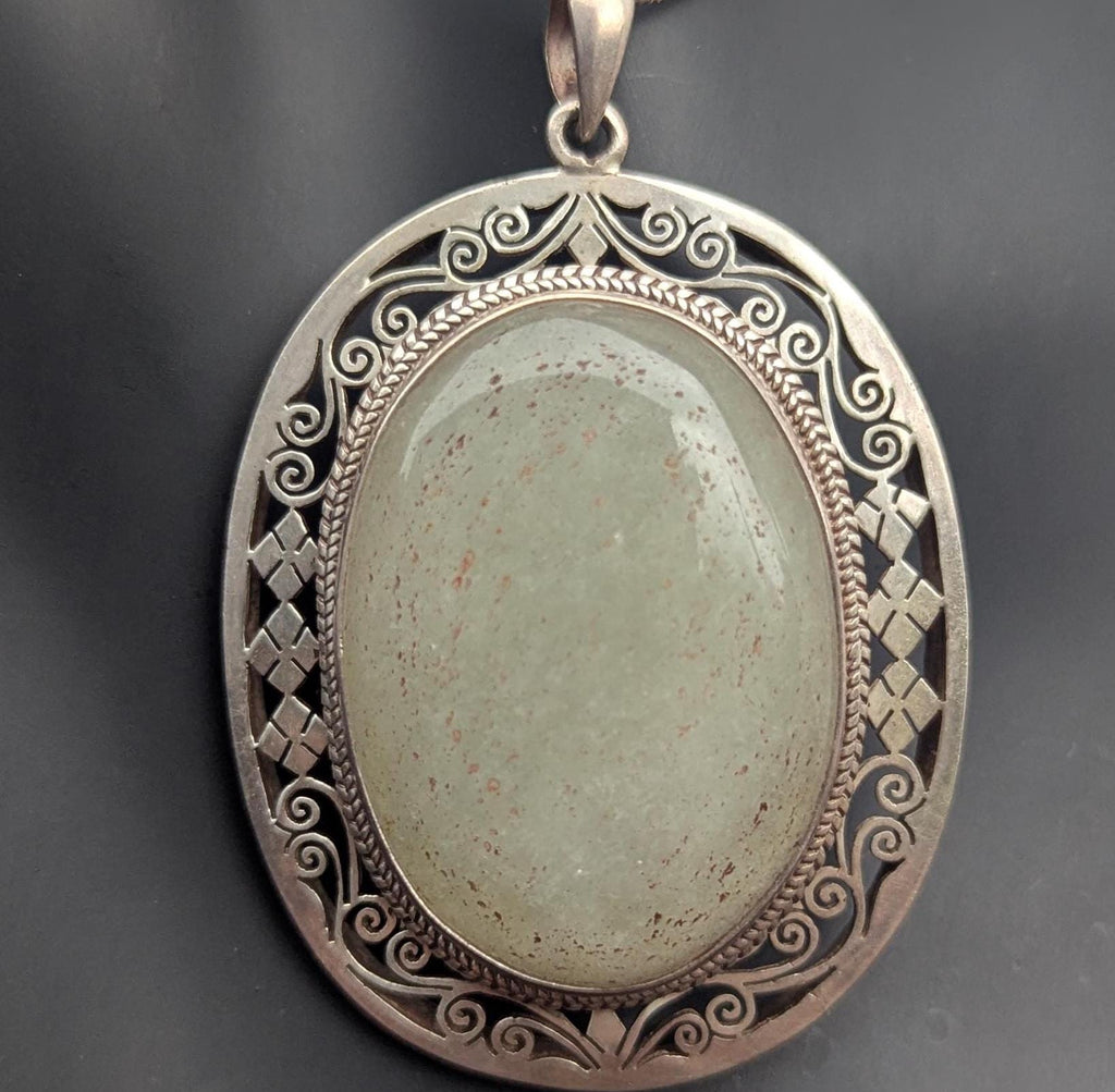 Vintage white brass with jade gemstone pendants (p7-049)