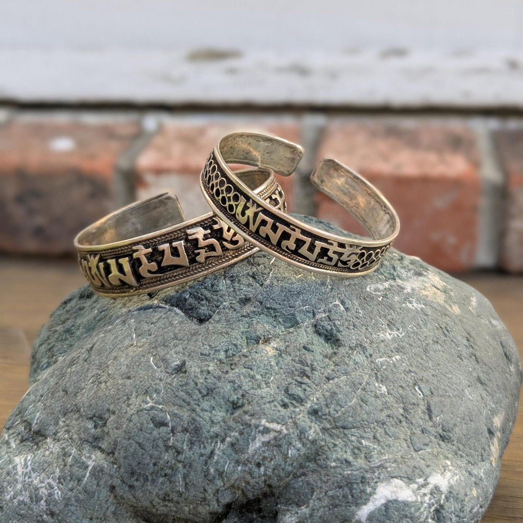 VINTAGE Tibetan Buddhist Mantra Cuff BRACELET: Om Mani Padme Hum Cuff CB-110