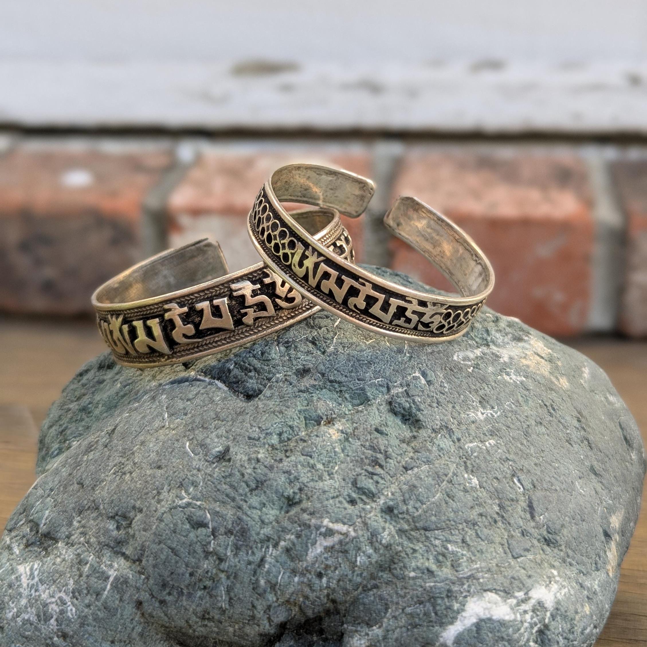 VINTAGE Tibetan Buddhist Mantra Cuff BRACELET: Om Mani Padme Hum Cuff CB-110