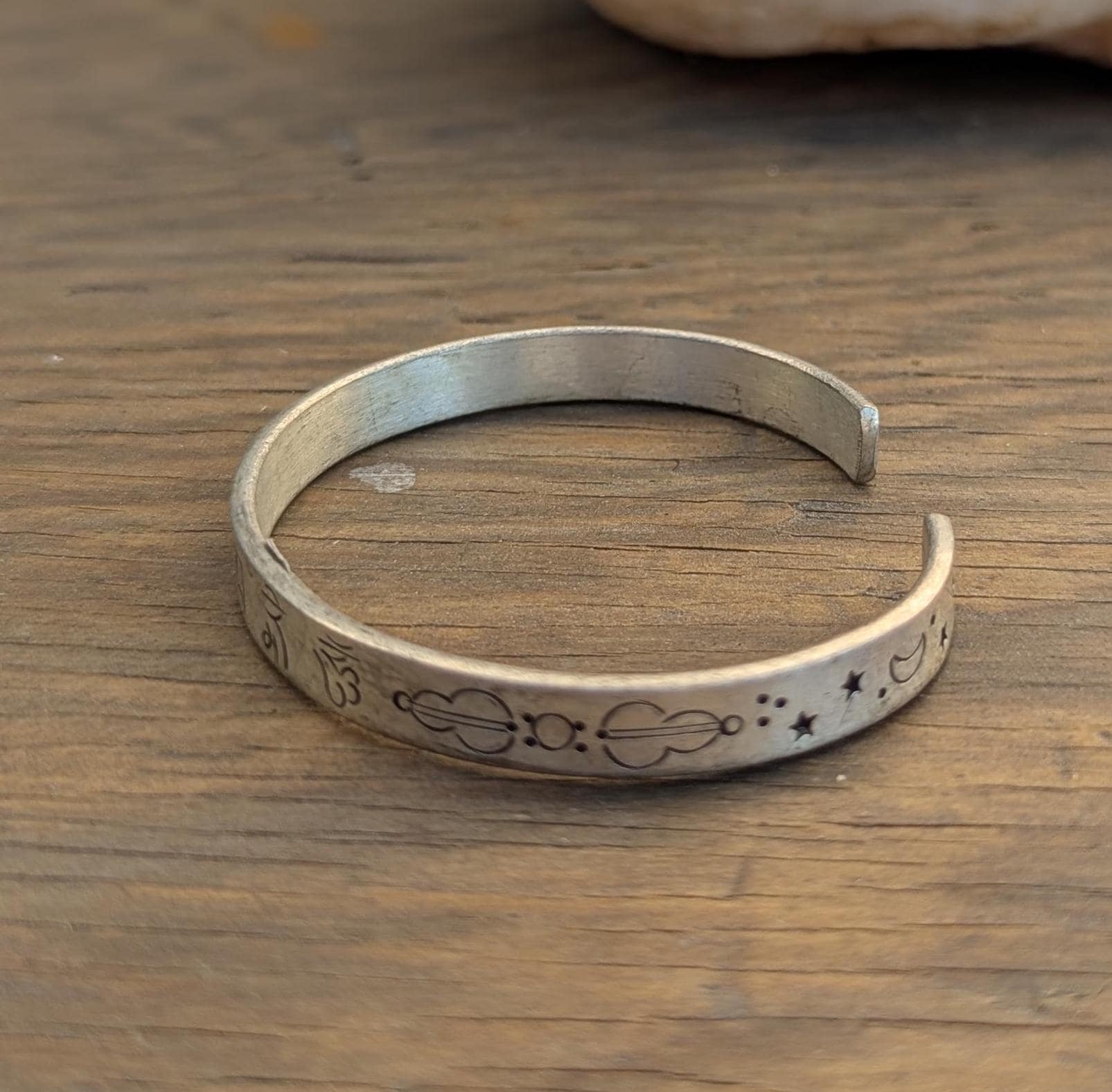 VINTAGE Tibetan Buddhist Mantra Cuff BRACELET: Om Mani Padme Hum Cuff CB-111