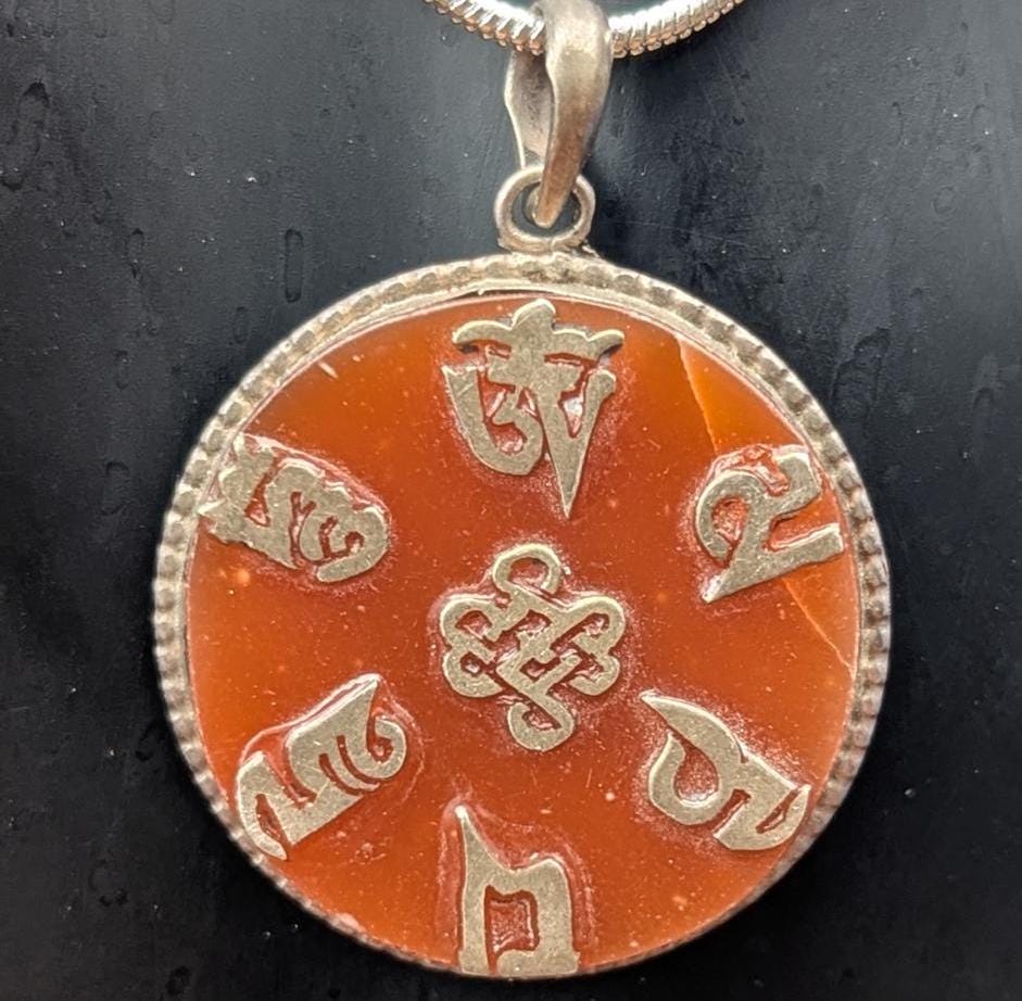 Antique Tibetan Buddhist Om Mani Padme Hum pendant collection (p7-065)