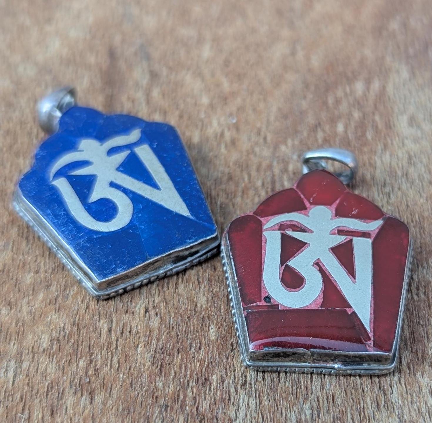 Vintage Tibetan Sterling Silver Om Kalachakra Pendant: Coral & Lapis Lazuli