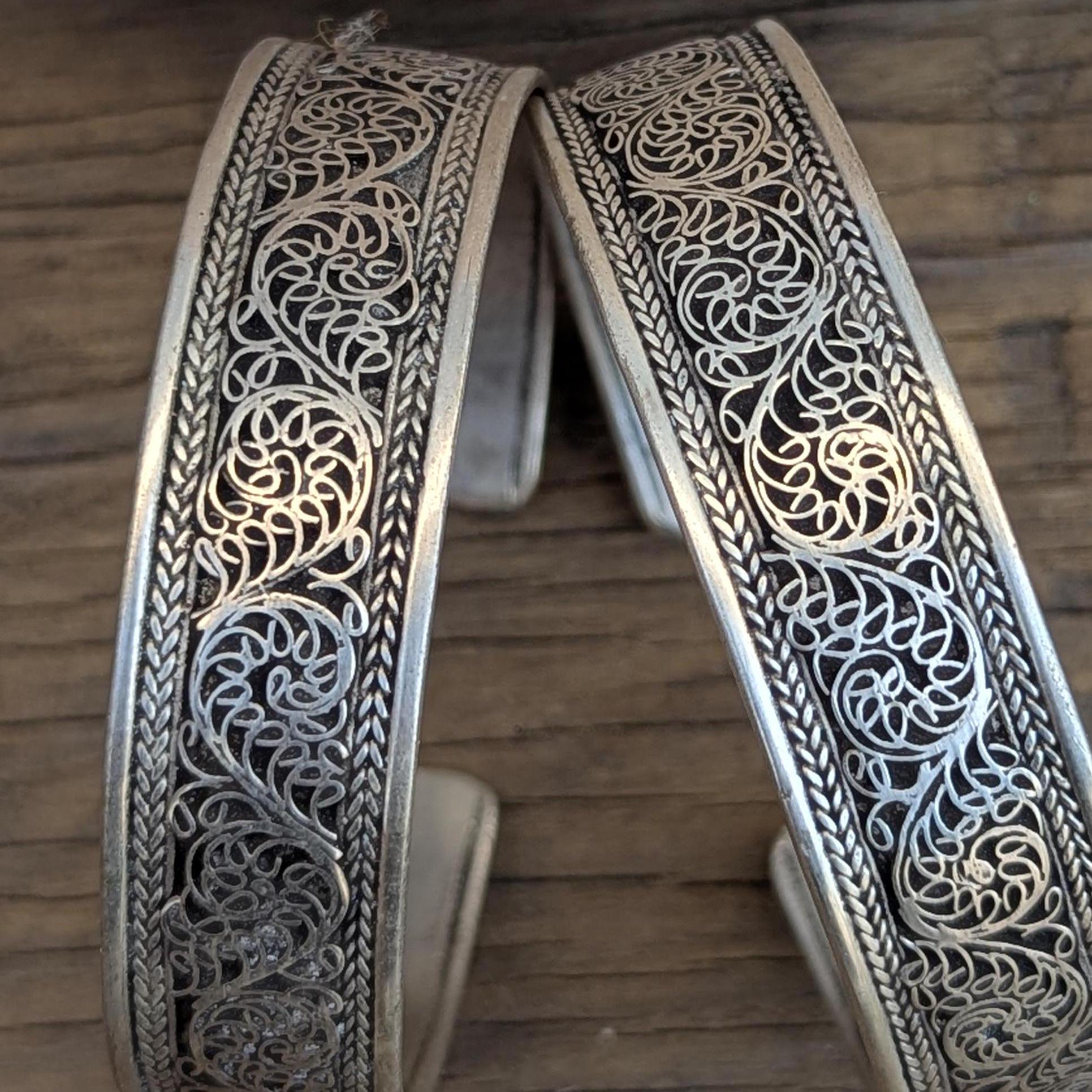 Vintage Handmade Silver carving Tibetan Cuff Bracelet (cb-117)