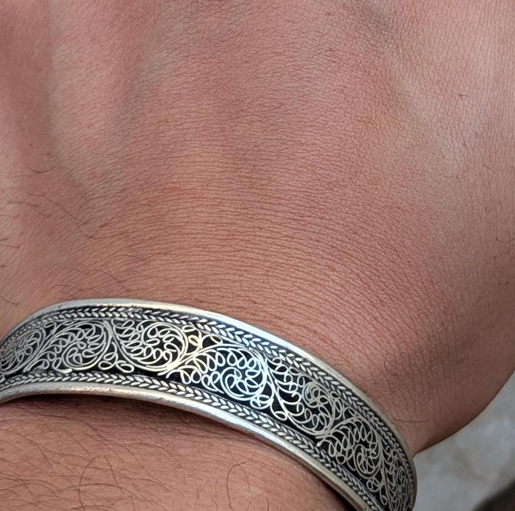 Vintage Handmade Silver carving Tibetan Cuff Bracelet (cb-117)