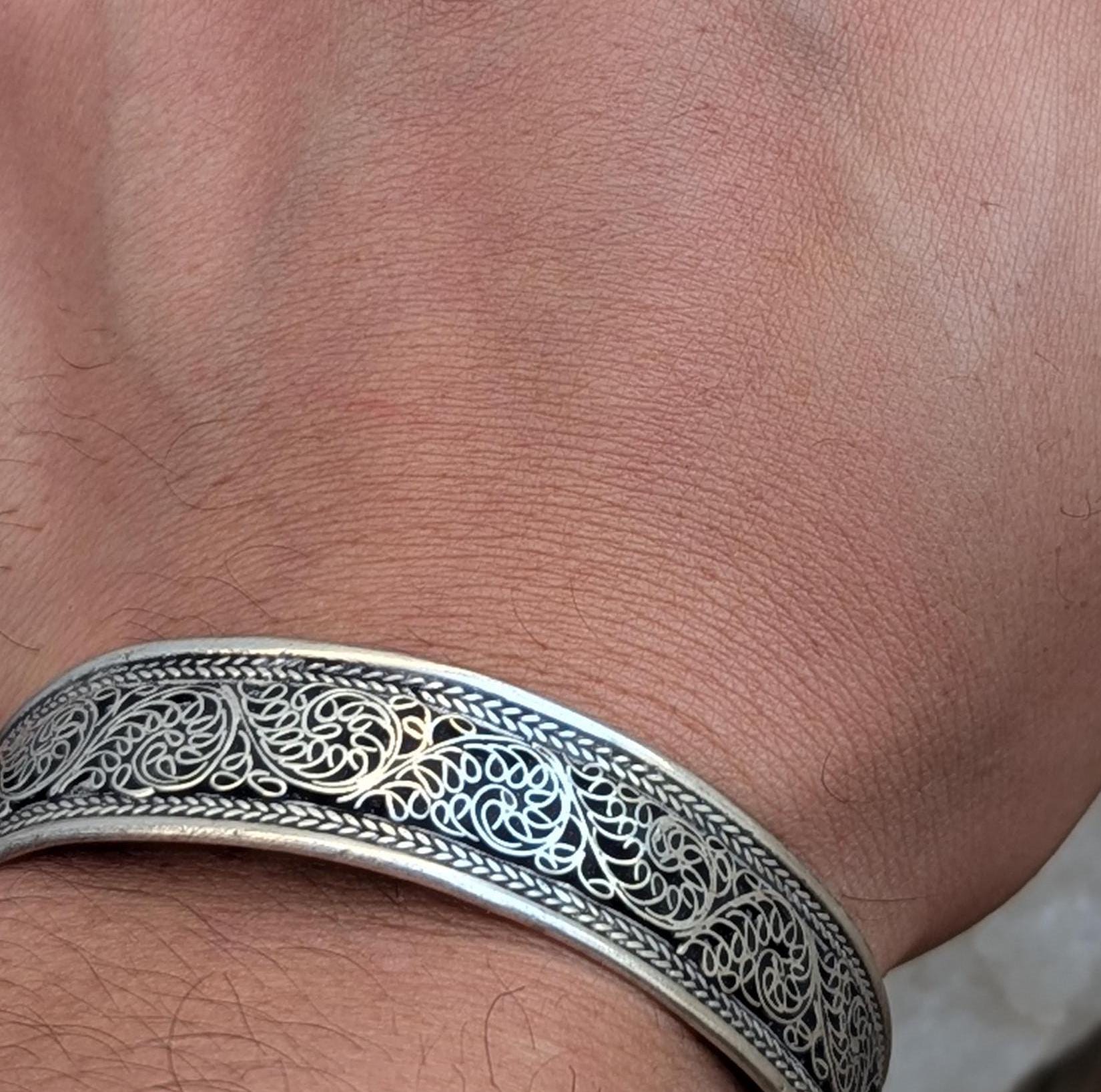 Vintage Handmade Silver carving Tibetan Cuff Bracelet (cb-117)