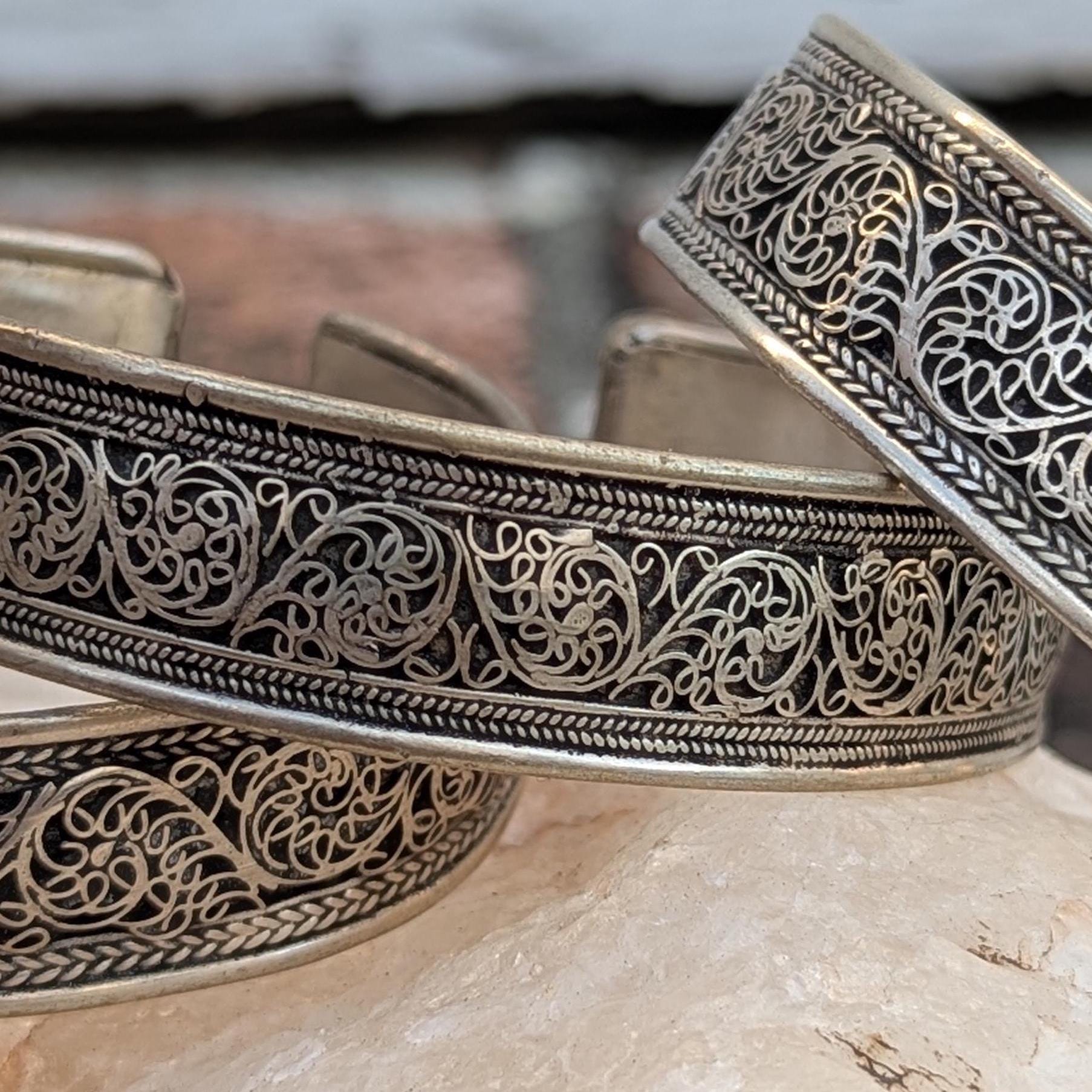 Vintage Handmade Silver carving Tibetan Cuff Bracelet (cb-117)