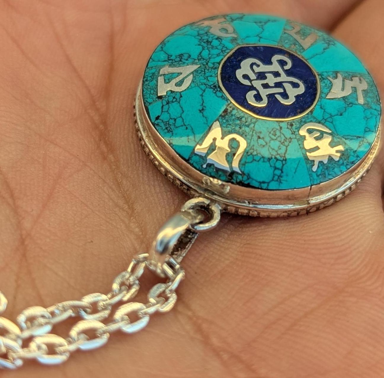 Om Mani Padme Hug, Buddhist Necklace Silver Pendant.(Central The Glorious Endless Knot) (T1102-002.2)