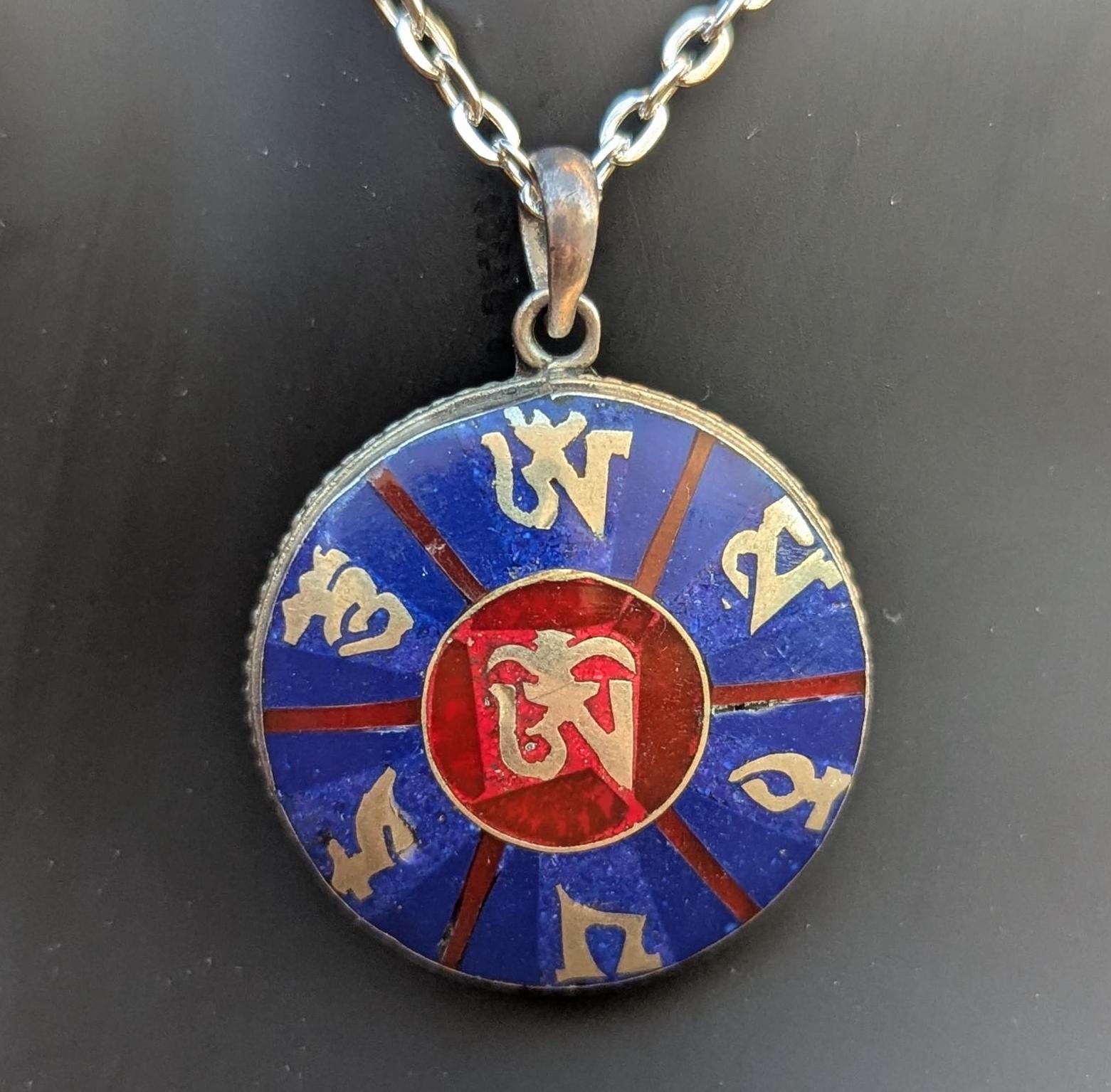 Om Mani Padme Hug, Buddhist Necklace Silver Pendant.(Central Om) (T1102-002)