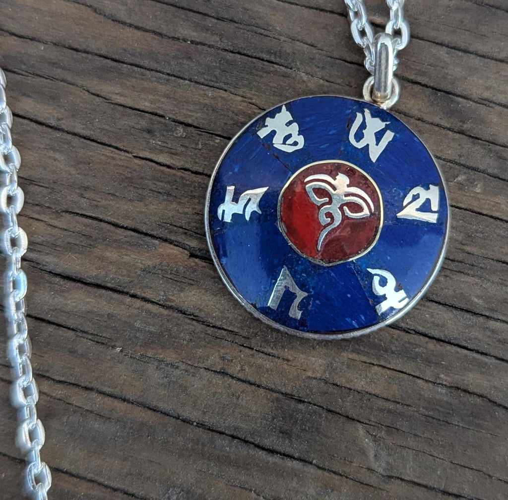 Om Mani Padme Hug, Buddhist Necklace Silver Pendant. (Central Buddha eye) (T1102-002.4)