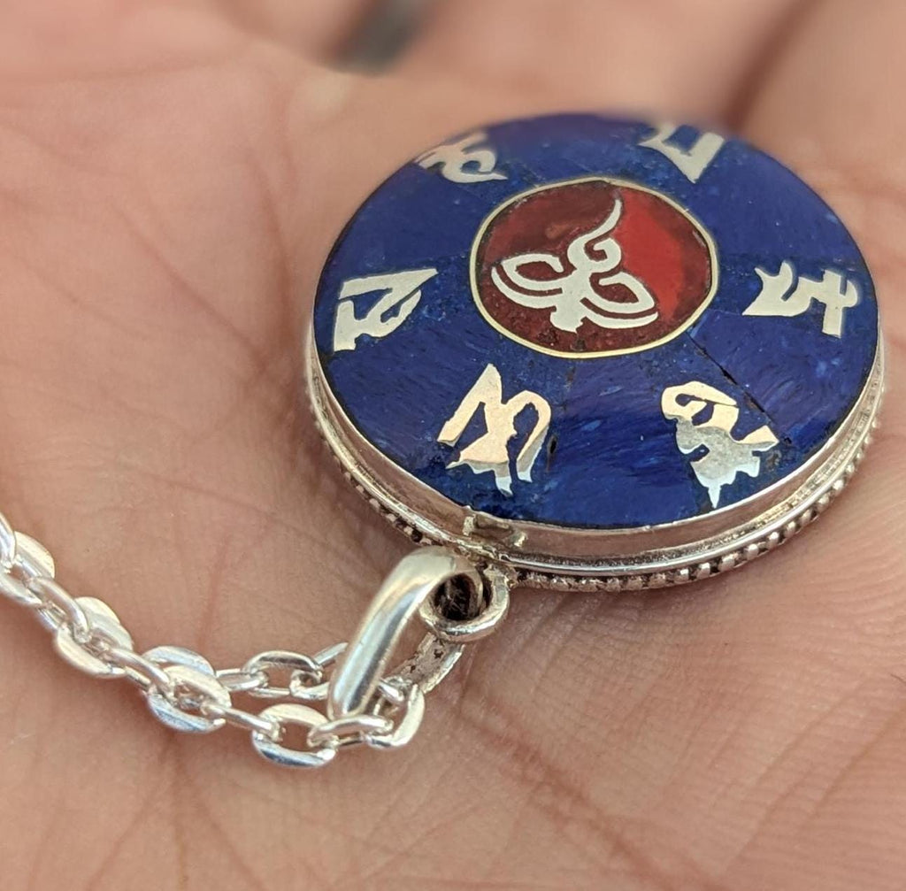 Om Mani Padme Hug, Buddhist Necklace Silver Pendant. (Central Buddha eye) (T1102-002.4)
