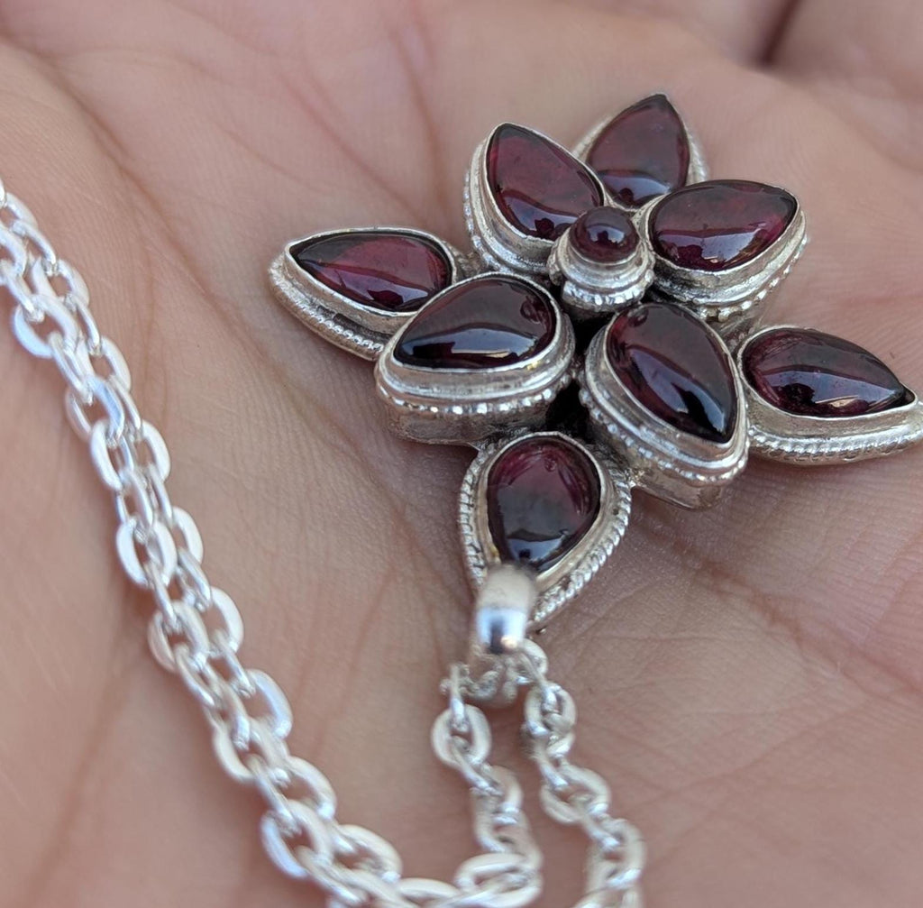 Silver Faceted garnet stone Pendant.(T1103-005)