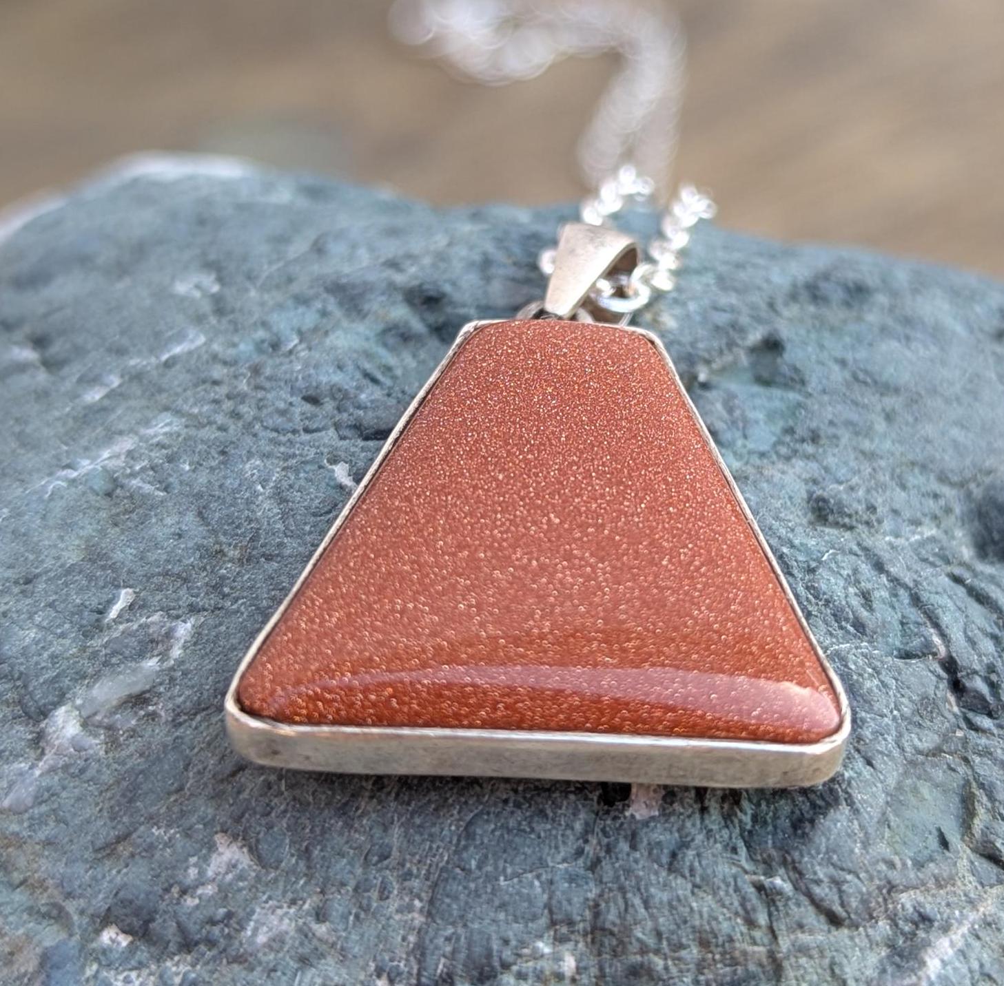 P3/13 - Natural Sunstone Pendant: 925 Sterling Silver (T12-013)