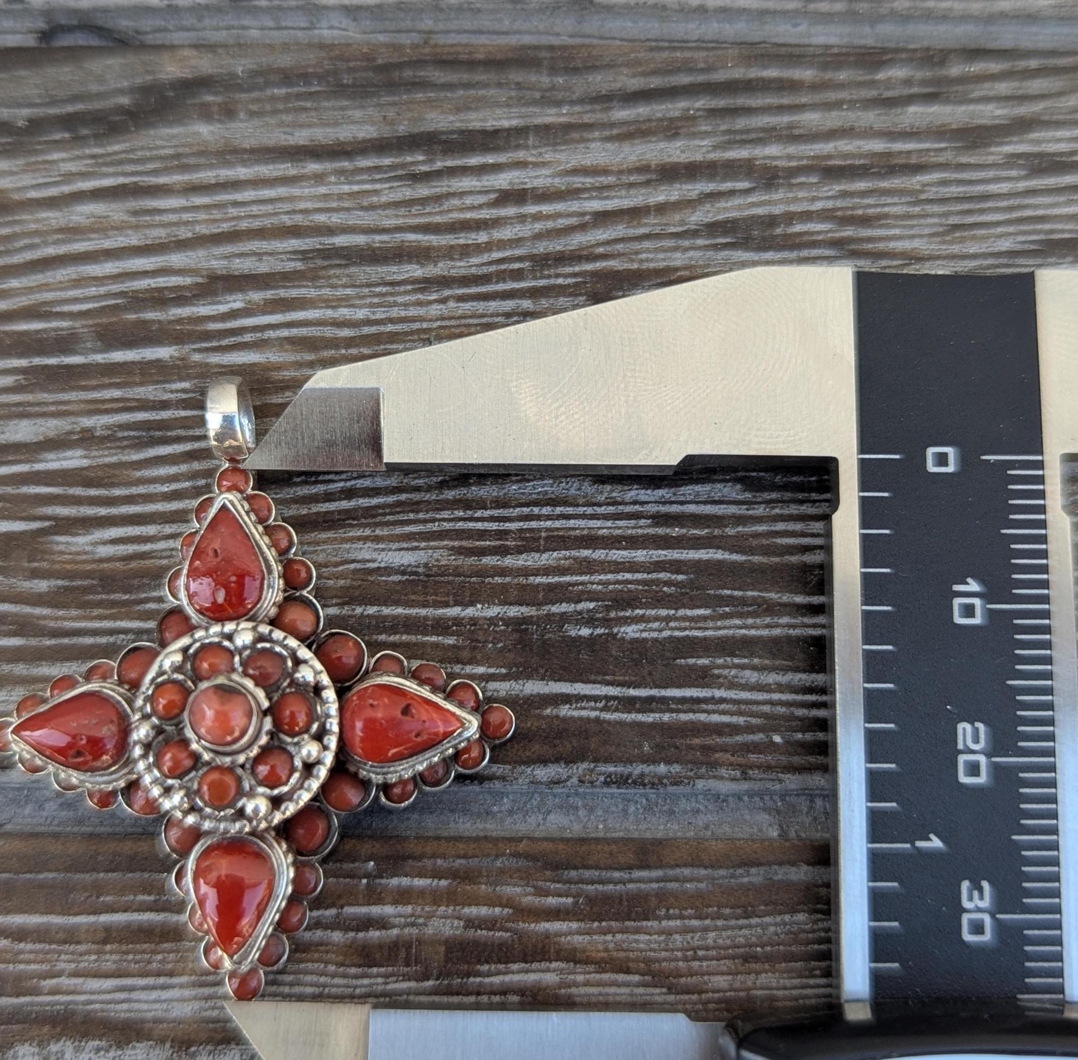 Silver Pendant with Coral gemstone.(T1103-004)