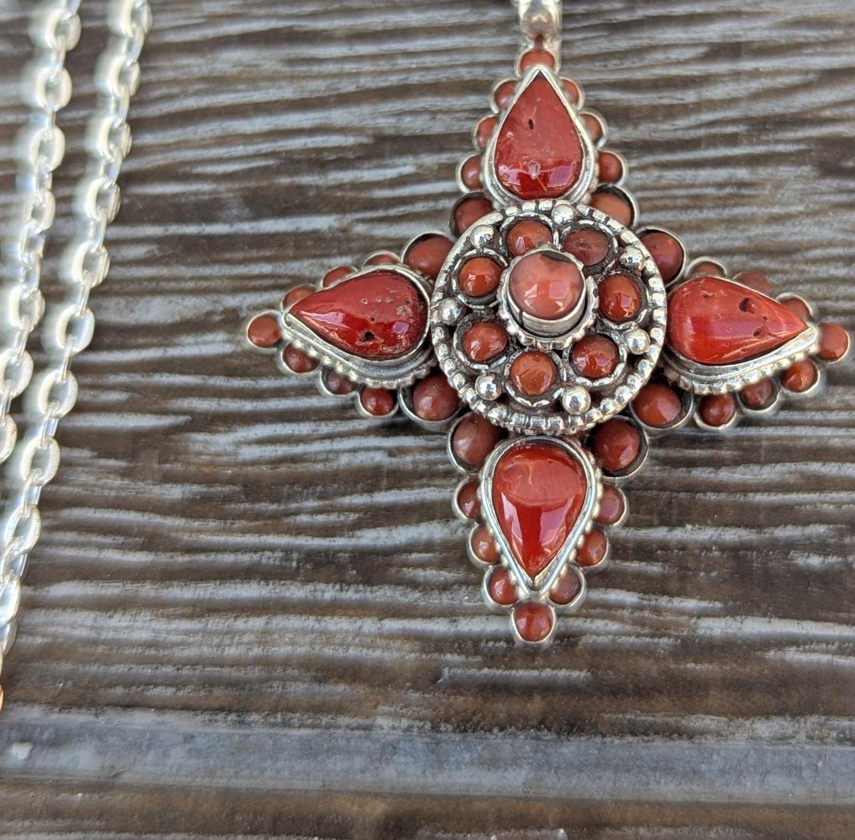 Silver Pendant with Coral gemstone.(T1103-004)
